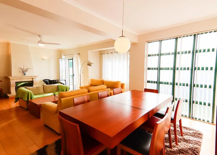 Town Beatrice Flat アパート *